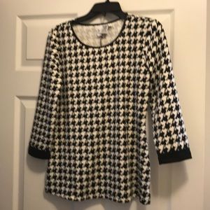 White/black pretty pull over top.